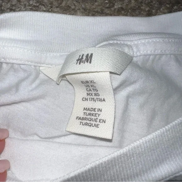 SOLD | H&M - Los Angeles Wellness & Fitness Oversized White Tee - XL - Picture 3 of 3